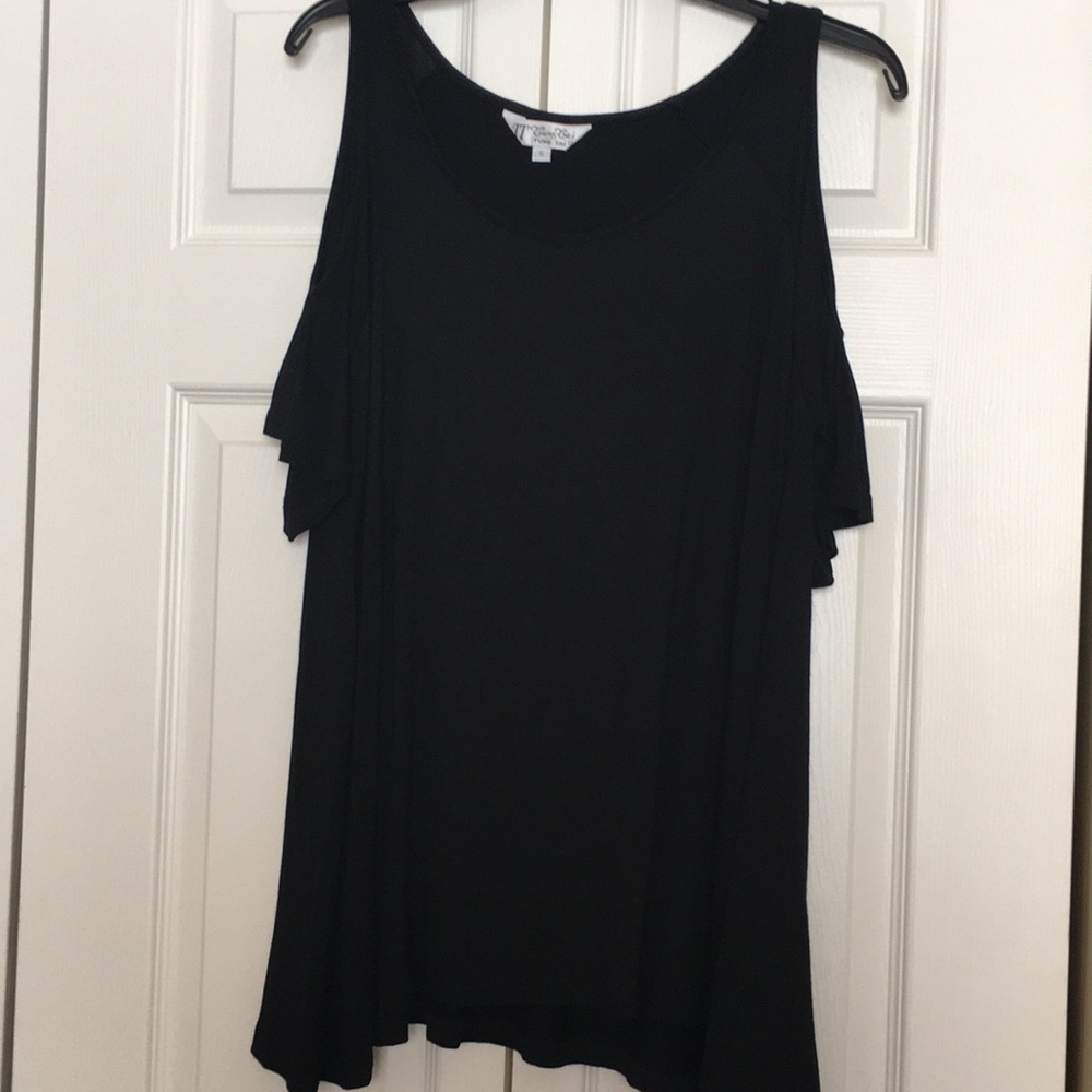 Cold shoulder beautiful black top